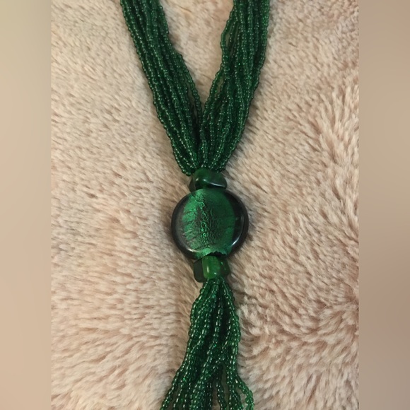 Layered forest green beaded necklace - Picture 2 of 6